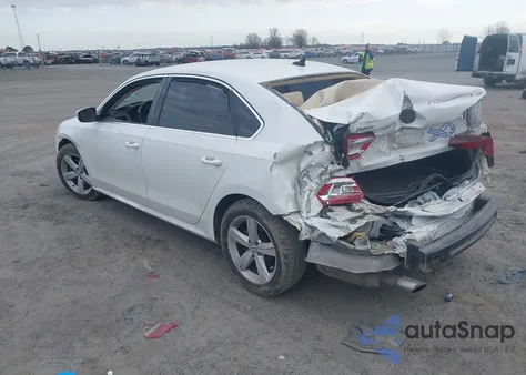 2013 Volkswagen Passat 2.5L Se z USA, uszkodzony, nr VIN 1VWBH7A30DC062874